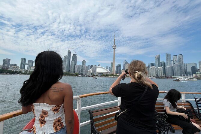 60-Minute Toronto Sightseeing Harbour Tour - Toronto Harbour Views in One Hour on the Oriole