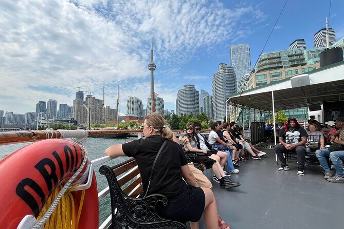 60-Minute Toronto Sightseeing Harbour Tour - GPS Audio and Live Narration: How the Tour Tells Its Story