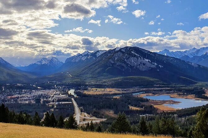 8 Iconic Stops. 12 Comfy Seats. See Banff's Best in First Class. - Peyto and Bow Lakes: Short Stops, Big Color Payoff