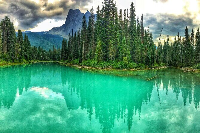 8 Iconic Stops. 12 Comfy Seats. See Banff's Best in First Class. - Moraine Lake in Summer, Emerald Lake in Winter