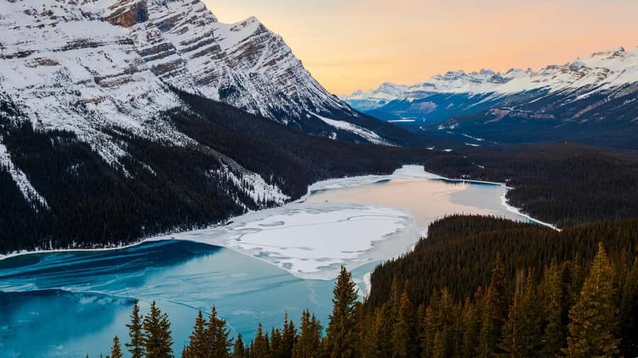Abraham IceBubble/Sunwapta, Athabasca Falls, Peyto, Bow Lake - Stop 3: Peyto Lake’s winter transformation (about 45 minutes)