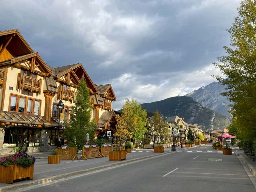 Banff/Canmore: Moraine Lake 1.5h & Lake Louise Half-Day Tour - The road trip part: more than just transportation