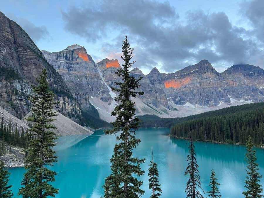 Banff/Canmore: Moraine Lake 1.5h & Lake Louise Half-Day Tour - Lake Louise (about 1 hr 15): what you can actually do