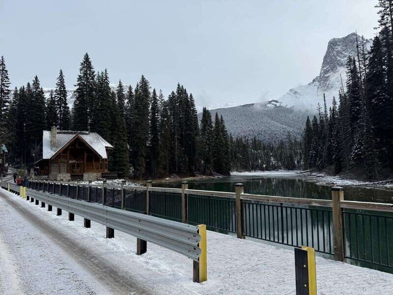 Banff: Lake Louise, Moraine, Emerald Lake & Johnston Canyon - Moraine Lake (June 1 to Mid-October): The Turquoise Peak Moment