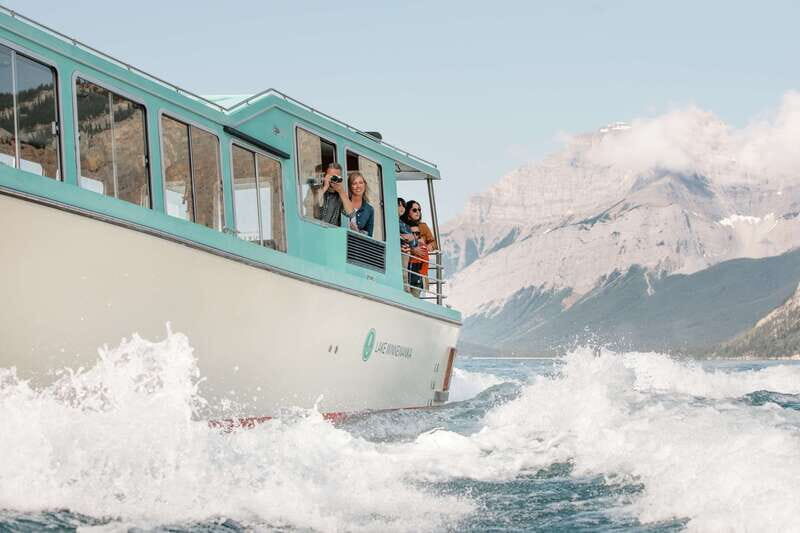 Banff: Lake Minnewanka Cruise - Getting to the dock near Banff: parking, buses, and the 5-minute walk