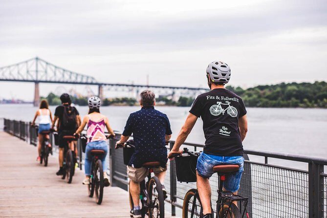 Bike / E-bike Tour : Downtown, Old Montreal, Waterfront by Fitz - Mount Royal Park: the view stop that sets the tone for the whole ride