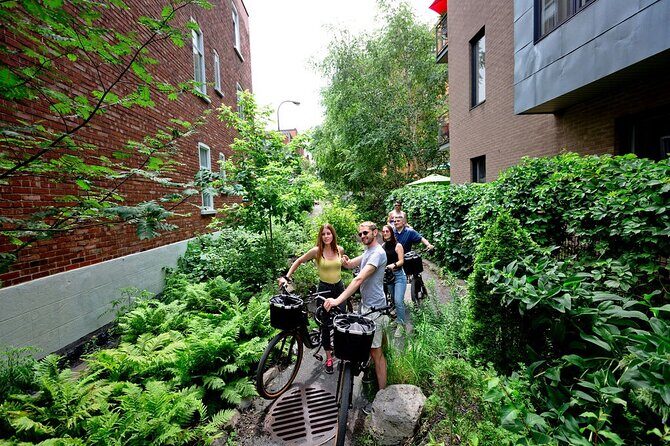 Bike / E-bike tour : Plateau, Mile-End, Jean-Talon Market by Fitz - Stop 2: Outremont’s small parks and the money-and-manners contrast