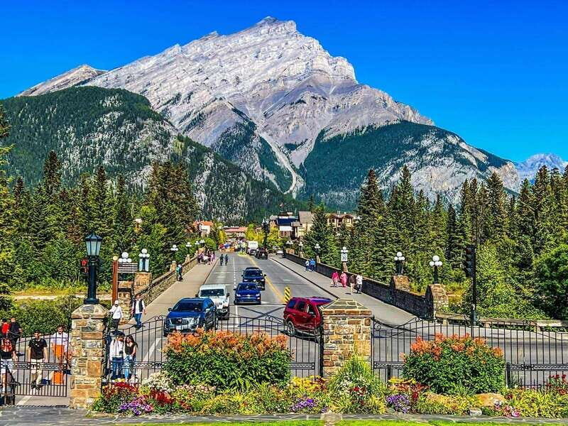 Emerald Lake, Moraine, Louise, Johnston Canyon & Banff Town - Banff Town and Banff Avenue: when it appears, and what you’ll get