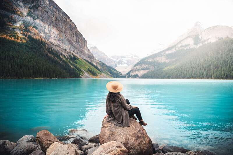 From Banff: Lake Louise and Moraine Lake Sightseeing Tour - Fairmont Château Lake Louise: a luxury setting with real sightseeing time