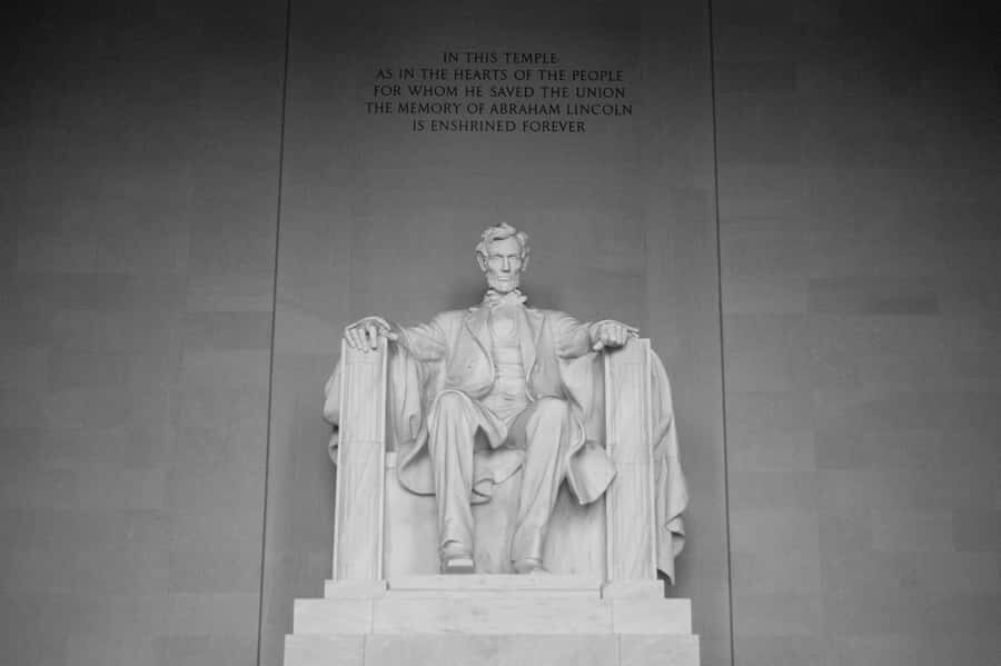 From NYC: Washington & Philadelphia Full Day Guided Tour - Washington, DC: Marine Corps War Memorial to Lincoln Memorial in quick hits