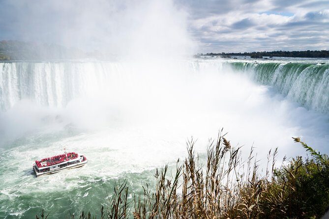 FROM TORONTO: Niagara Day Tour w/ Niagara on the Lake & Boat Ride - Meeting your guide and getting your bearings fast