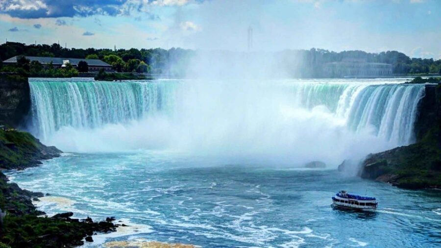 From Toronto: Niagara Falls Day Tour with Boat Cruise - Scenic drive with Niagara Parkway viewpoints: what to look for