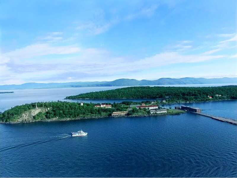 Grosse-Île: Irish Immigrant Memorial Cruise & Tour - Arriving on Grosse-Île: Parks Canada Guides and the “Follow the System” Approach