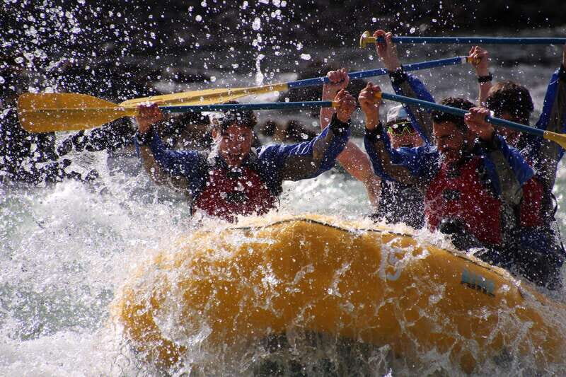 Jasper National Park: 2-Hour Whitewater Rafting - How the guides run the raft: fun, history, and teamwork