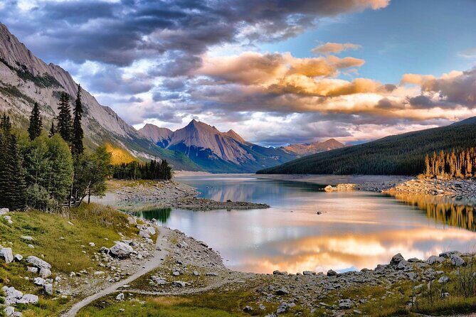 Jasper National Park Tour: Maligne Valley, Medicine Lake and Spirit Island - Lunch and practical needs: plan around the fact it’s not included