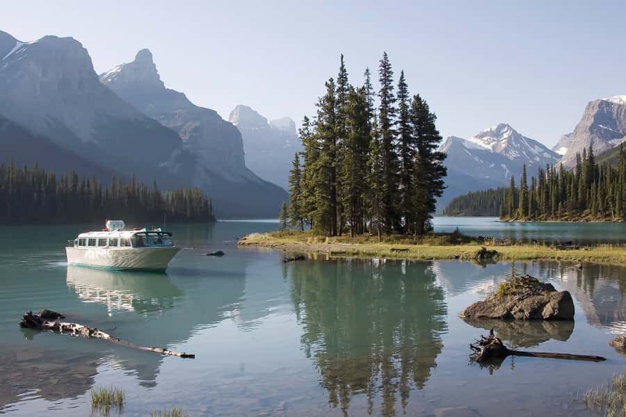Jasper: Wildlife and Sightseeing Tour with Maligne Cruise - Getting there: pick-up timing and the 21-seat bus reality