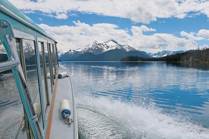 Jasper Wildlife & Sightseeing Tour with Maligne Lake Cruise - How long walks, boat time, and weather work together