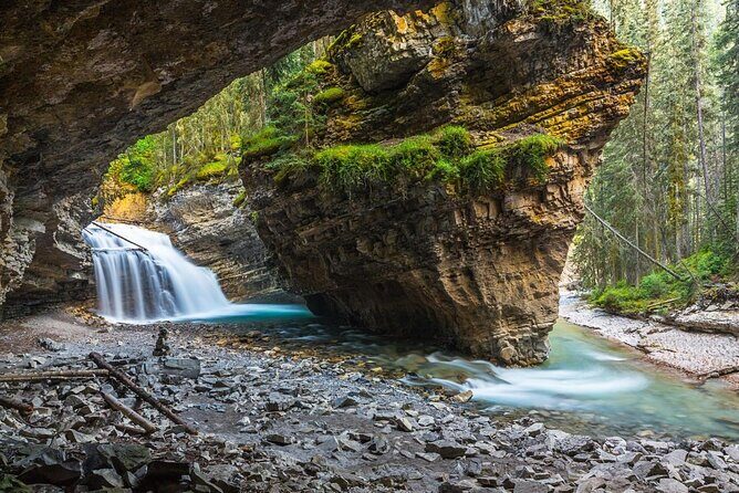 Johnston Canyon Icewalk - Why Johnston Canyon Icewalk feels different in winter