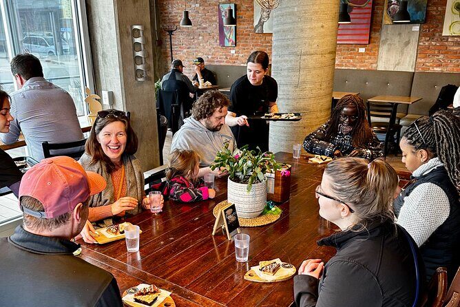 Kelowna: #1 Rated Walking Food Tour with 7 Tastings and 4 Drinks - Meet Andrew at The Laurel Packinghouse and Get Your Bearings
