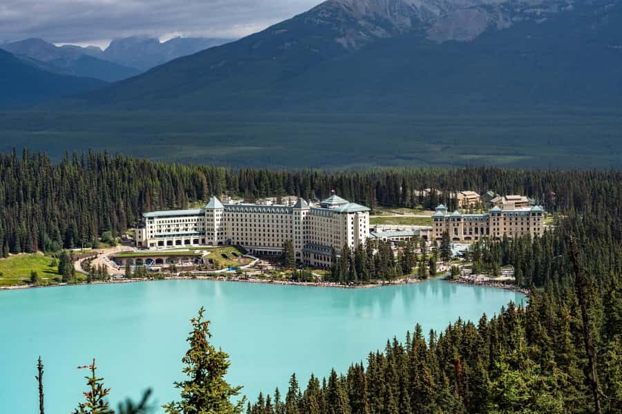 Lakes Moraine, Louise, Emerald, Johnston Canyon & Yoho Tour - Lake Louise: why the glacial color is worth the first stop