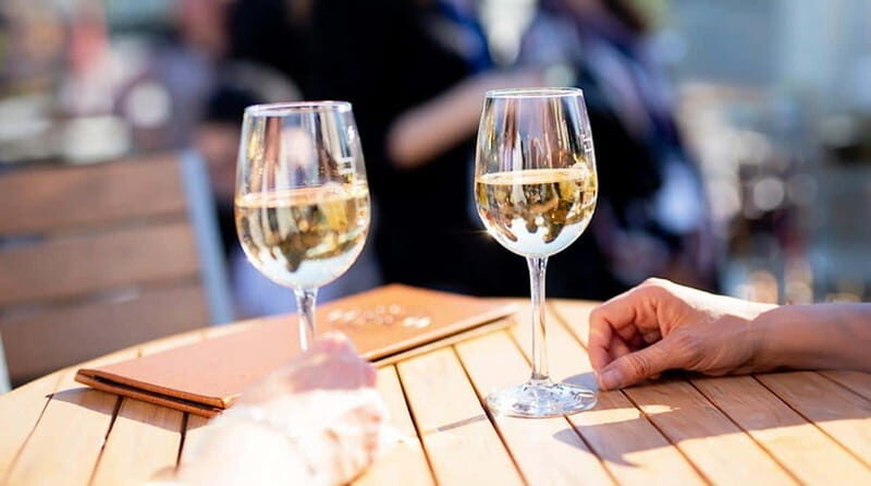 Montréal: 3 or 5-Course Dinner Cruise with DJ & Dancing - Who Should Book This Cruise (and Who Should Skip It)