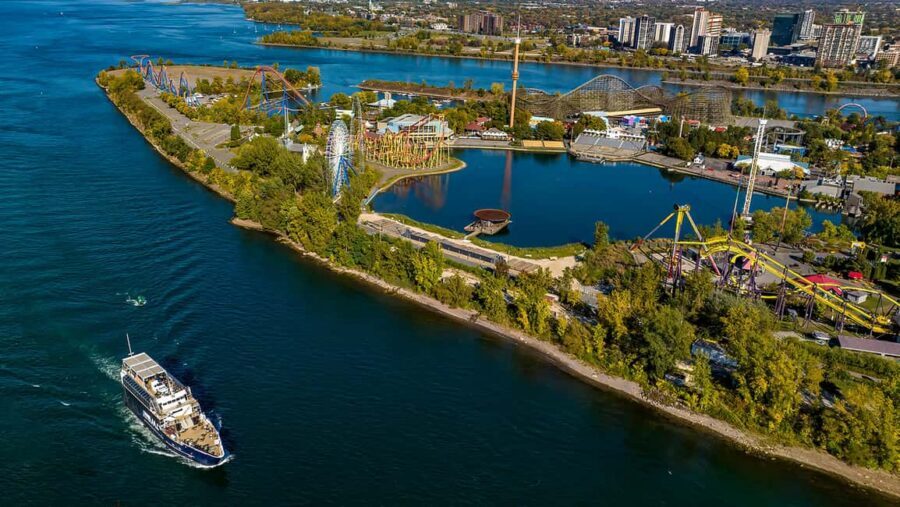 Montréal: Guided Sightseeing River Cruise - Old Port Boarding at the Grand Quay: The Easiest “Start Here” Point