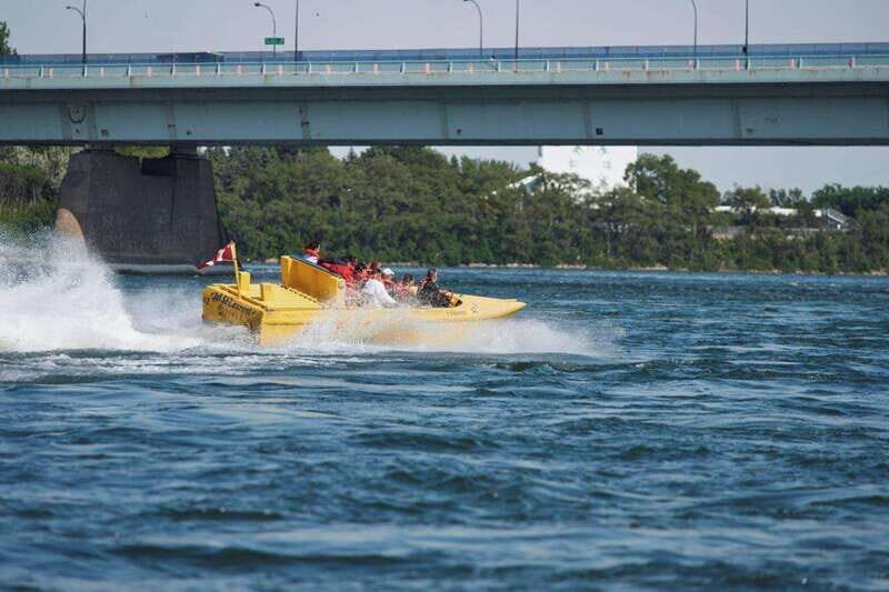 Montreal: Jet Boating on the Lachine Rapids - Guides and captains: why the briefing sets the tone