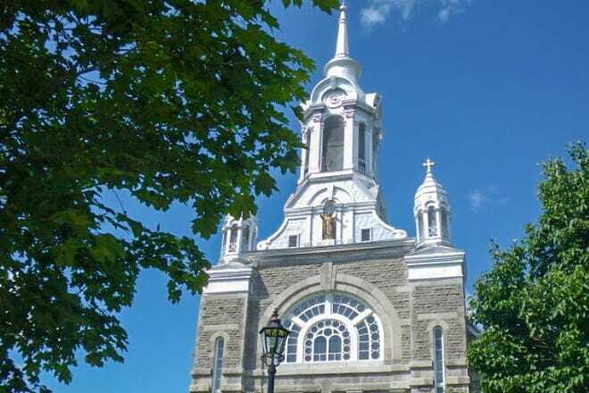 Montreal: Laurentian Mountains Day Trip - Mont-Tremblant Free Time: Lunch, Shopping, or the Gondola Decision