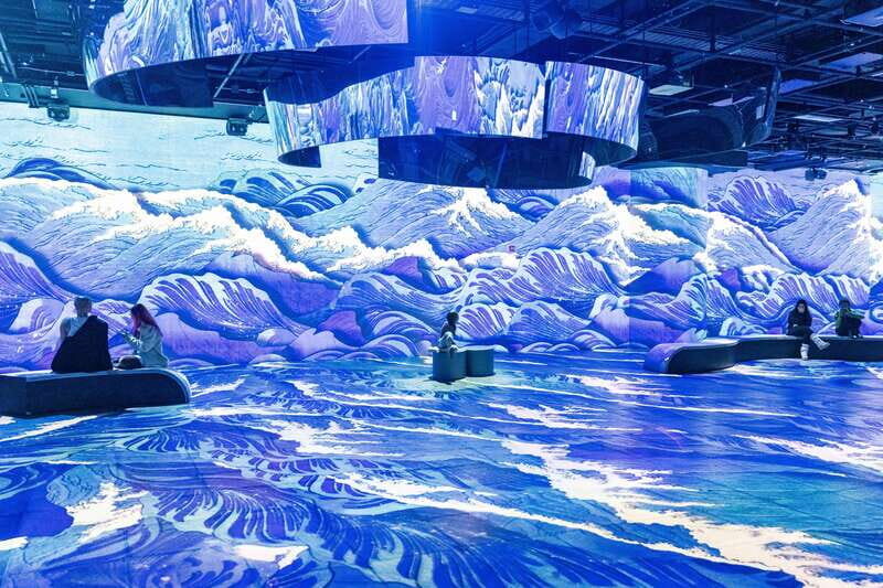 Montreal: OASIS Immersion Entry Ticket - The walk-through flow: how the 2,200 m² space works