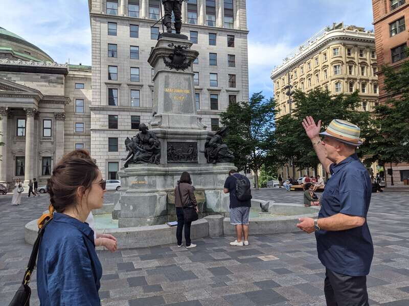 Montréal: Old Town Small Group Guided Walking Tour - Old Montréal on foot: why a guided loop beats wandering