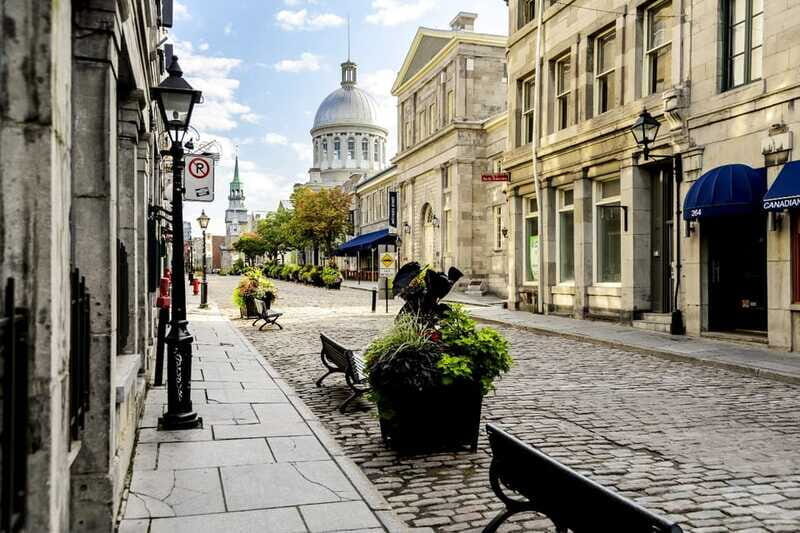 Montréal: Old Town Small Group Guided Walking Tour - Place Jacques-Cartier and Place d’Armes: civic power in open air