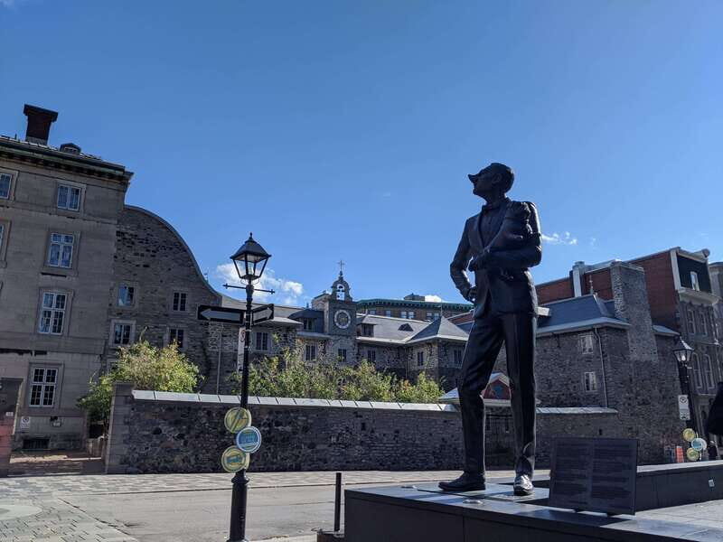 Montréal: Old Town Small Group Guided Walking Tour - Notre-Dame and Saint-Paul Streets: the contrast you’ll feel instantly
