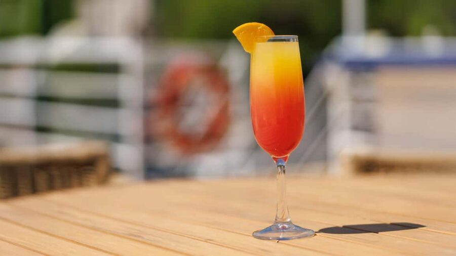 Montréal: Weekend River Brunch Cruise - Arriving at Grand Quai and timing your morning right