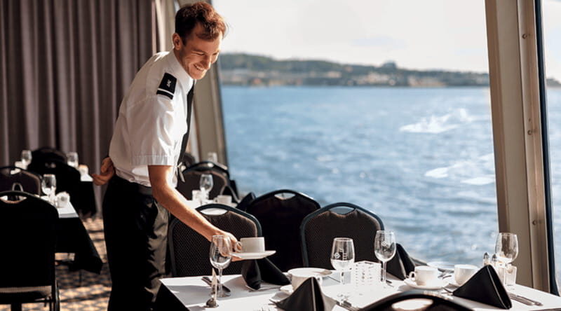 Montréal: Weekend River Brunch Cruise - Onboard comfort and rules that affect your day