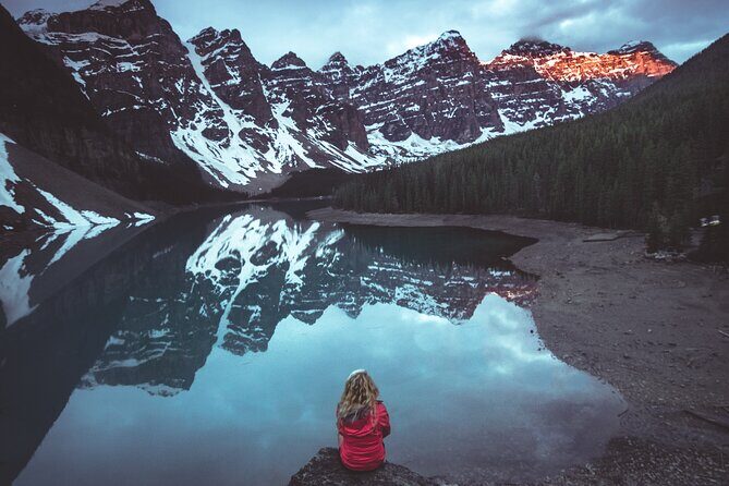 Moraine Lake & Lake Louise Sunrise | Award-Winning Premium Tour - Fairmont Chateau Lake Louise: a short stop with big-photo potential