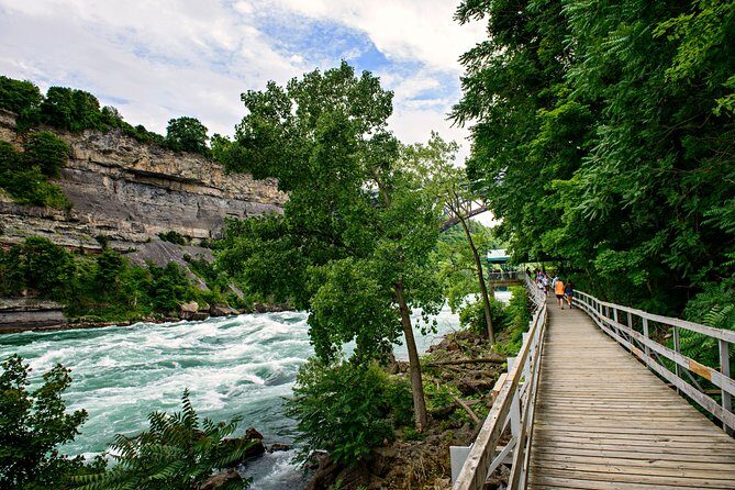 Niagara Falls Canada 3-Hour Tour w/Boat & Behind the Falls - Group size and guide style: how you’ll experience the day
