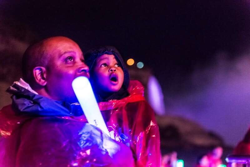 Niagara Falls, Canada: Evening Fireworks Cruise - The Evening Schedule: May–October vs. November Timing
