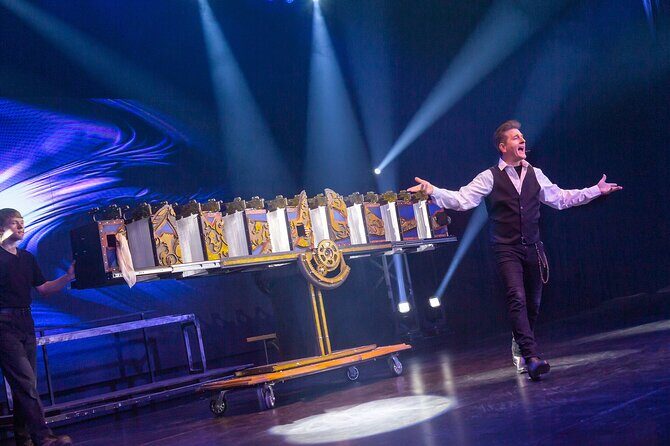 Niagara Falls, Canada: Wild Magic Show Ticket - Inside the Greg Frewin Theatre: Seating, Snacks, and the Vibe