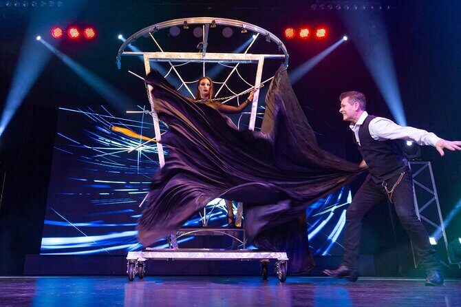 Niagara Falls, Canada: Wild Magic Show Ticket - What the Show Feels Like: Grand Illusions and Real Audience Moments