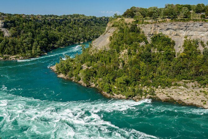 Niagara Falls Day Tour from Toronto with Boat Cruise and Lunch - Queenston Heights and the Niagara-on-the-Lake shift: from roar to calm