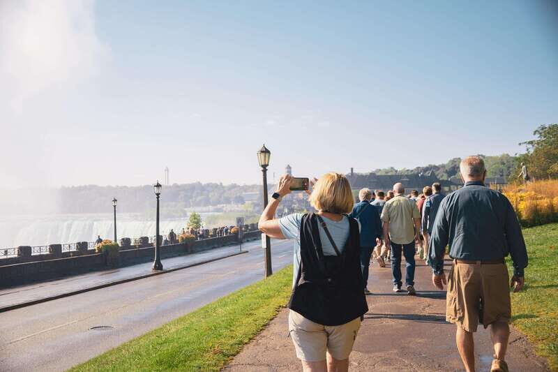 Niagara Falls Tour: Boat Ride, Journey Behind Falls and more - Queen Victoria Place to Table Rock: quick orientation before the main acts
