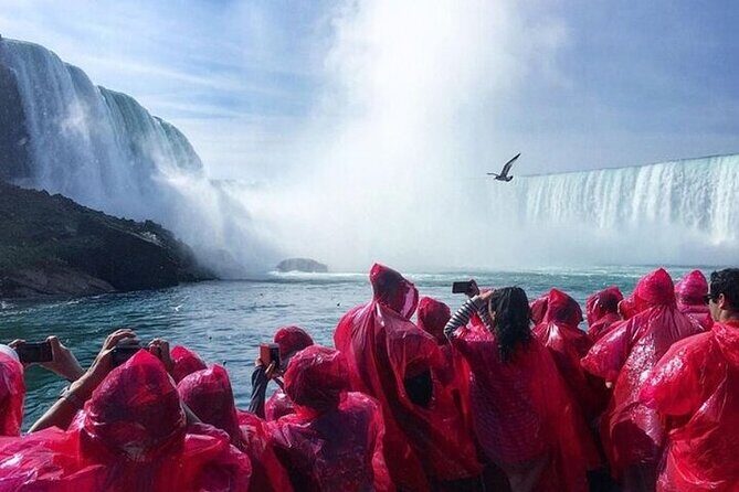 Niagara Falls Tour from Toronto with Winery & Niagara on The Lake - Drive to Niagara Falls: getting your bearings early