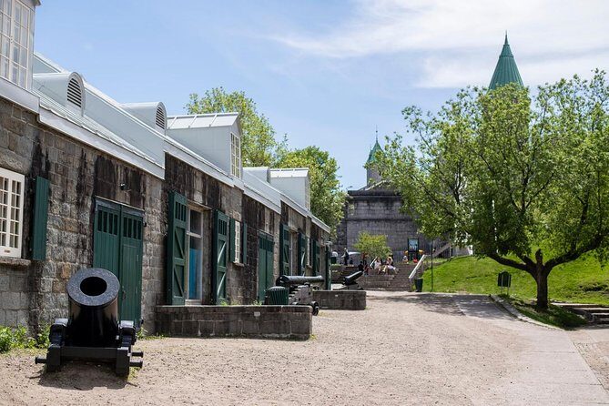 Old Quebec City Food Tour with 10+ Autentic Local Tastings - Dietary restrictions and portion reality (come hungry)