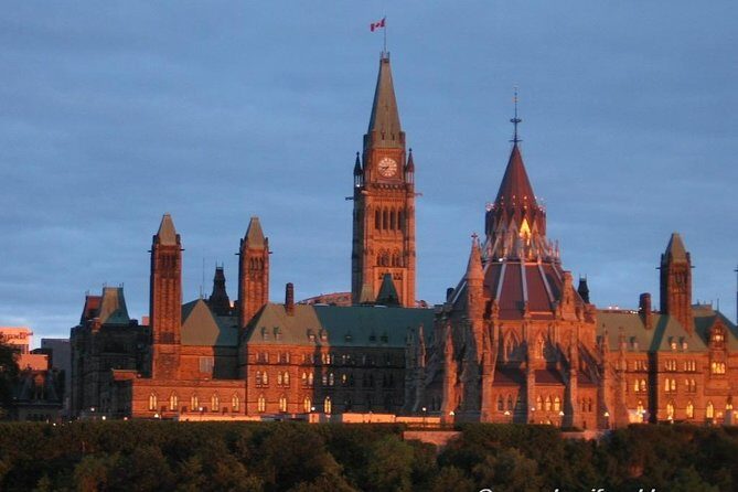 Ottawa City Tour by Land and Water - The Gatineau City Hall Moment and the Cross-Province Feeling