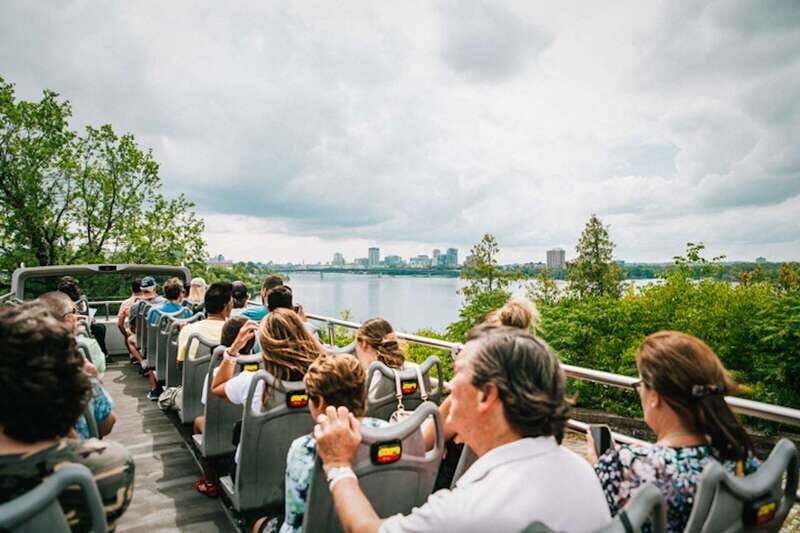 Ottawa: Hop-On Hop-Off Guided City Tour Pass - Starting at 44 Sparks St.: Where Your Ottawa Loop Begins