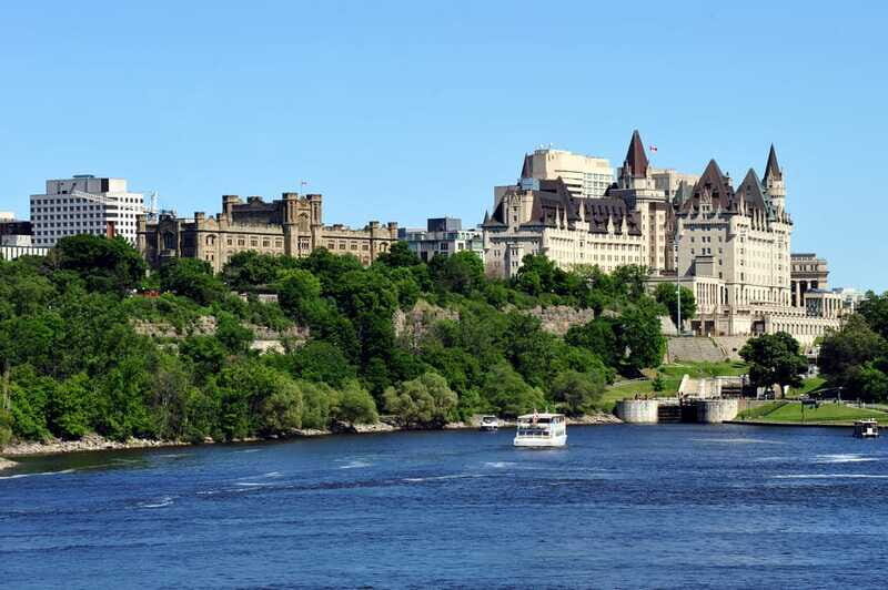 Ottawa: Sightseeing River Cruise - Ottawa and Gatineau from the same boat