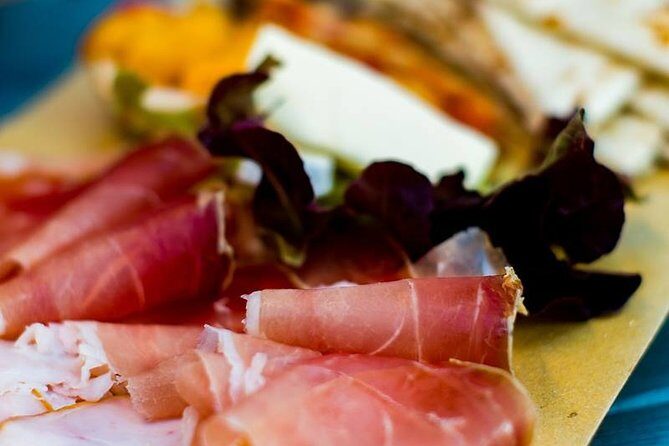 Private Wine & Charcuterie Tour (Customizable) - Lakeview Wine Co.: a focused tasting center stop