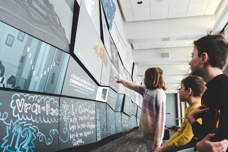 Quebec City: Observatoire de la Capitale Entry Ticket - How the Self-Guided Screens and Headset Experience Works