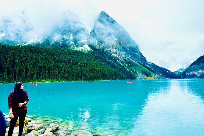ShuttleBus 2way Banff to Lake Louise (1Hr) and Moraine Lake (1Hr) - Leaving Banff stress behind: this shuttle solves the hardest part