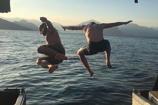 Snorkel, Kayak, and Seal Adventure: Vancouver Boat Tour - Snacks, Hot Soup, and the Return to Horseshoe Bay